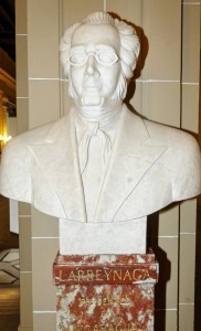 Miguel Larreynaga - Busto en la La Galería de los Héroes de la sede de la Organización de los Estados Americanos (OEA) en Washington.