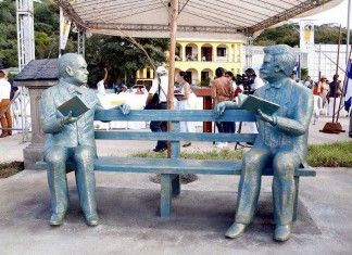 Monumento-Escultura en honor a Rubén Darío y Mark Twain