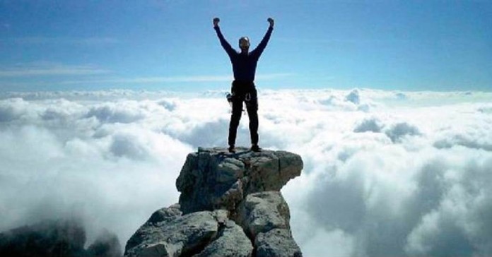 EL HOMBRE MÁS PODEROSO ES EL QUE ES DUEÑO DE SÍ MISMO